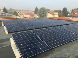 Impianto fotovoltaico tetto piano con zavorre in calcestruzzo